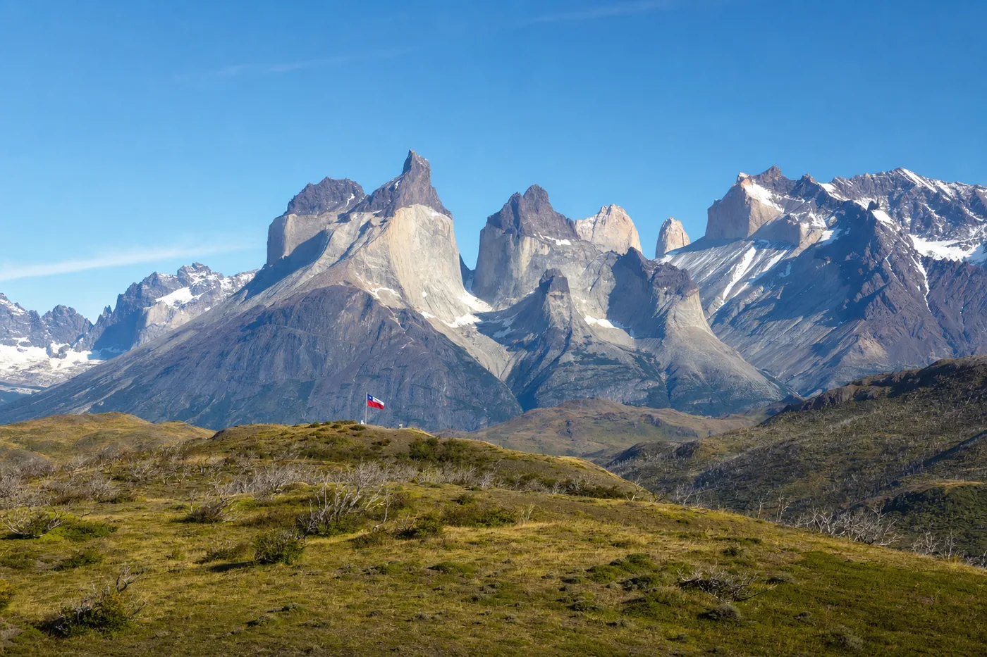 Chile – znany zabytek z flagą narodową