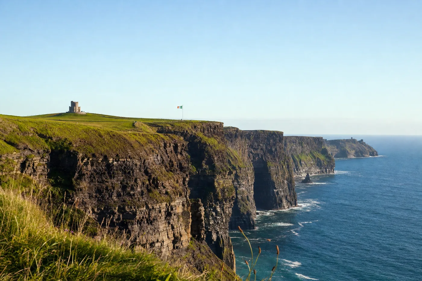 Irlandia – znany zabytek z flagą narodową