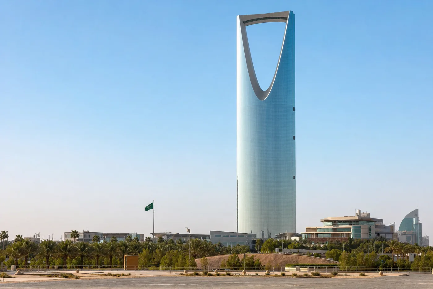 Arabia Saudyjska – znany zabytek z flagą narodową