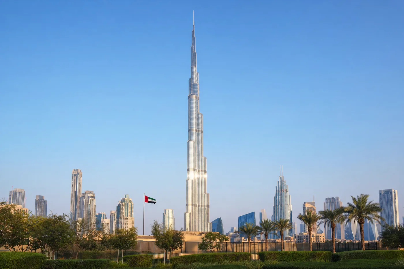 Zjednoczone Emiraty Arabskie – znany zabytek z flagą narodową
